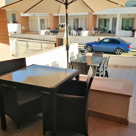 Stylish Townhouse Private Terrace Sleeps 4 *